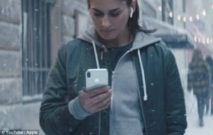 Η Apple έκανε διαφήμιση για τα Χριστούγεννα! (video)