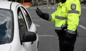 Μετακίνηση με αυτοκίνητο: Πόσα άτομα επιτρέπονται σε κάθε όχημα με τα ισχύοντα μέτρα;