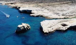 Το σεληνιακό τοπίο του Σαρακήνικου στη Μήλο (video)