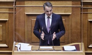 Κοινωνικό μέρισμα: Χριστουγεννιάτικος μποναμάς Μητσοτάκη για υγειονομικούς, συνταξιούχος και ΑμΕΑ