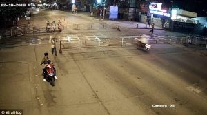 Έτρεχε με μεγάλη ταχύτητα και έπεσε πάνω στα προστατευτικά (video)