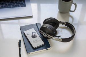Sennheiser: Σε αυτά τα ακουστικά λες το τραγούδι που θες…