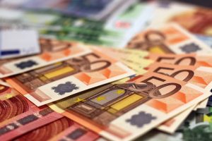 Η 24χρονη που ισχυρίζεται πως πούλησε την αγνότητα της για 1,5 εκατομμύριο ευρώ (video)