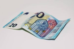 Προσοχή στα χαρτονομίσματα των 20 και 50 ευρώ!