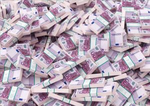 Τρομερό! Αγόρασε ντουλάπα και βρήκε μέσα τρελά χρήματα! (photos+video)
