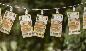 Επιδόματα – Συντάξεις: «Βρέχει» λεφτά – Οι ημερομηνίες πληρωμής