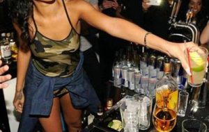Και όμως είναι αλήθεια: Ρουμάνος βγήκε για μερικά ποτά – Δεν διανοείστε πού ξύπνησε (pics)