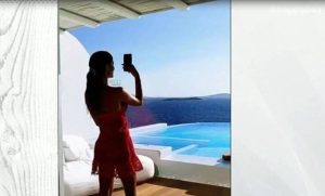 Επικό ατύχημα! Η Ιωάννα Μπέλλα τραβούσε βίντεο κι έπεσε πάνω στη τζαμαρία