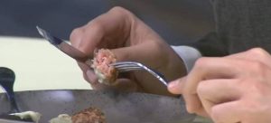 MasterChef: Διαγωνιζόμενη πρόσφερε στους κριτές ωμά μπιφτέκια – Σχόλια «φωτιά» (videos)