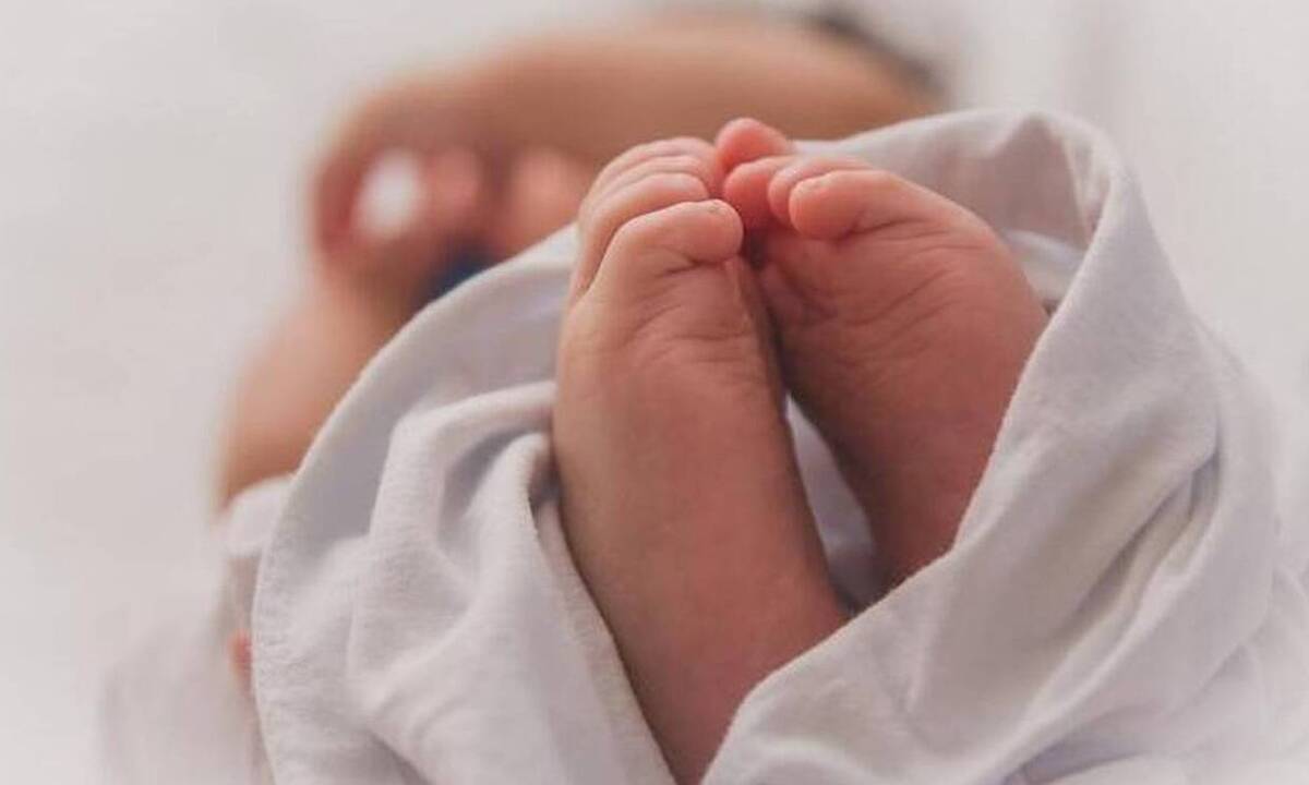 Απίστευτο: Γεννήθηκε μωρό με 12 δόντια (video)