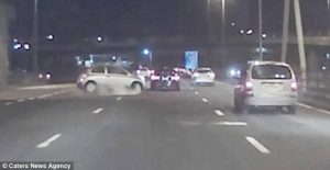 Απέφυγαν το ατύχημα τελευταία στιγμή (video)