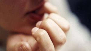 Γιατί δεν πρέπει να τρώμε τα νύχια μας