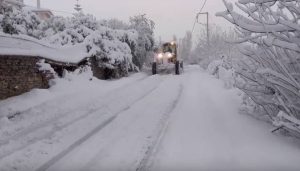 «Χάθηκαν» τα Νέα Στύρα Εύβοιας απ’ το χιόνι… (video)