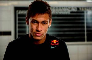Ο αστέρας του ποδοσφαίρου Neymar αποκαλύπτεται!