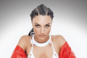 Η Εμμανουέλα των «Kings» γυμνή για το Halloween (photos)