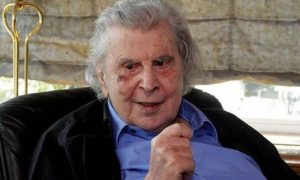 Μίκης Θεοδωράκης: Να γίνει σεβαστή η ετυμηγορία του ελληνικού λαού στο δημοψήφισμα