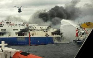 Norman Atlantic: Απομακρύνθηκαν όλοι οι επιβάτες