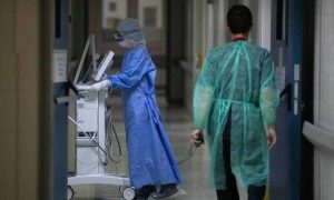 Κρούσματα σήμερα: Περαιτέρω μείωση στο ποσοστό θετικότητας στα τεστ του ΕΟΔΥ