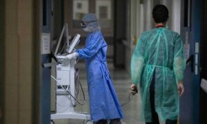 Τέλος τα μέτρα για τους εμβολιασμένους μέχρι τα τέλη του Μάρτη
