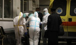 Κρούσματα Σήμερα: Ορατός ο κίνδυνος να σπάσει ακόμα και το φράγμα τω 8.000 νέων μολύνσεων