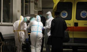 Κρούσματα σήμερα: Ολοταχώς για νέο υπέρ-ρεκόρ σήμερα. Τι λένε Σαρηγιάννης – Τζανάκης