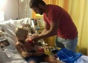 Μάγκας Αγγελόπουλος! Η επίσκεψή του σε νοσοκομείο για να δει άρρωστο παιδάκι (photos)