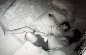 Αφησε το παιδί της με τη νταντά στο σπίτι και πήγε για ψώνια. Αυτό που είδε στην κρυφή κάμερα δεν θα το ξεχάσει ποτέ…