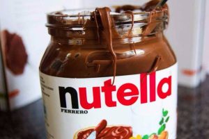 Μπορείς και εσύ να βάψεις τα μαλλιά σου με Nutella! (video)