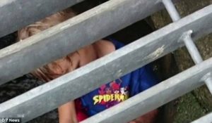 Παιδί σώθηκε από υπόνομο μετά από πλημμύρα