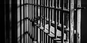 Νεκρός στη φυλακή o πατέρας που γρονθοκόπησε μέχρι θανάτου τη 2χρονη κόρη του (pics)
