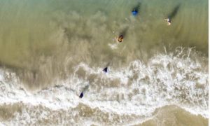 Κοίταξε από το drone τι κάνουν τα παιδιά του και το αποτέλεσμα του «έκοψε» το «αίμα» (video+photos)