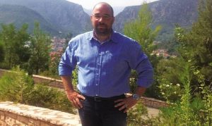 Ευσυνείδητος οδηγός λεωφορείου του ΚΤΕΛ Κιλκίς βρήκε και παρέδωσε τσαντάκι με 5.500 ευρώ στον Αφγανό ιδιοκτήτη του! (photos)