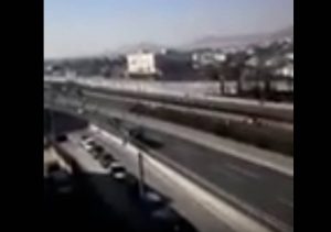 Πανικός στην εθνική οδό Αθηνών – Λαμίας: Φορτηγό κινήθηκε ανάποδα… (Video)