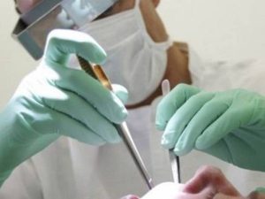 Μέχρι και ο οδοντίατρος πήγε να… λιποθυμήσει απ’ το σοκ, μόλις άνοιξε το στόμα του (Σκληρές εικόνες)