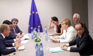 Bloomberg: Ο Τσίπρας παραδόθηκε στις ευρωπαϊκές απαιτήσεις
