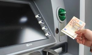 ΟΠΕΚΑ: Μπαράζ πληρωμών – Πότε μπαίνουν στα ΑΤΜ τα επιδόματα