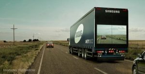 Απίστευτη καινοτομία της Samsung: Οθόνη σε νταλίκα δείχνει αν μπορείτε να προσπεράσετε! (video)