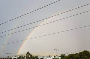 Σπάνιο φαινόμενο: Διπλό ουράνιο τόξο στον ουρανό της Αττικής (Photos)