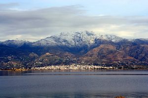 Δεν είναι στις Αλπεις… Απίστευτη φωτογραφία από κορυφή χιονισμένου βουνού της Εύβοιας (photo)