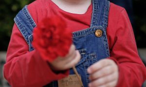 Εκκληση για βοήθεια από την οικογένεια της 15χρονης Ζωής που δίνει μάχη για τη ζωή της