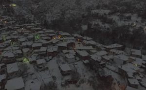 Ο Σάκης Αρναούτογλου, το χιονισμένο χωριό του και η απόφαση για την ενασχόλησή του με τον καιρό… (video)