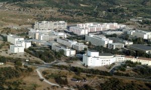 Τρόμος στην Πανεπιστημιούπολη από τη δράση διεστραμμένου άντρα που εκσπερματώνει πάνω σε φοιτήτριες…