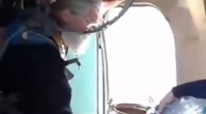 Μυθική κίνηση παπά στη Ρωσία: Πέταξε αγιασμό για εξάλειψη εθισμών και πορνείας