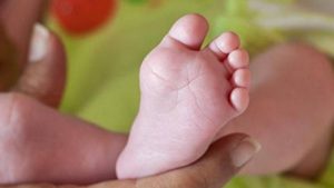 Κι όμως γίνεται: Γέννησε δίδυμα, αλλά τα παιδιά ήταν από διαφορετικό πατέρα! (photos)
