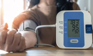 Συστολική και διαστολική πίεση: Με ποιους κινδύνους συνδέεται η κάθε μία (εικόνες)