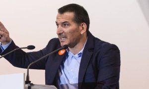 Δύσκολες ώρες για τον Πύρρο Δήμα