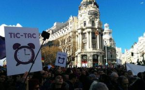 Οι Podemos κατέκλυσαν τη Μαδρίτη – Ελληνικές σημαίες κρατούν οι διαδηλωτές