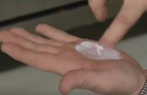 Δείτε πώς φτιάχνονται τα προφυλακτικά! (vid)