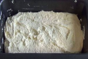 Με δύο συστατικά μπορείτε να φτιάξετε το πιο νόστιμο ψωμί που έχετε φάει ποτέ (video)
