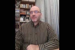 Χιονιάς… Σάκη Αρναούτογλου, σάρωσε τα νούμερα στο Live που έκανε στο Facebook (video)